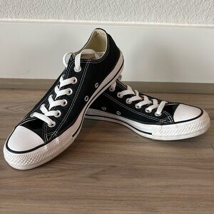 Women’s black converse
